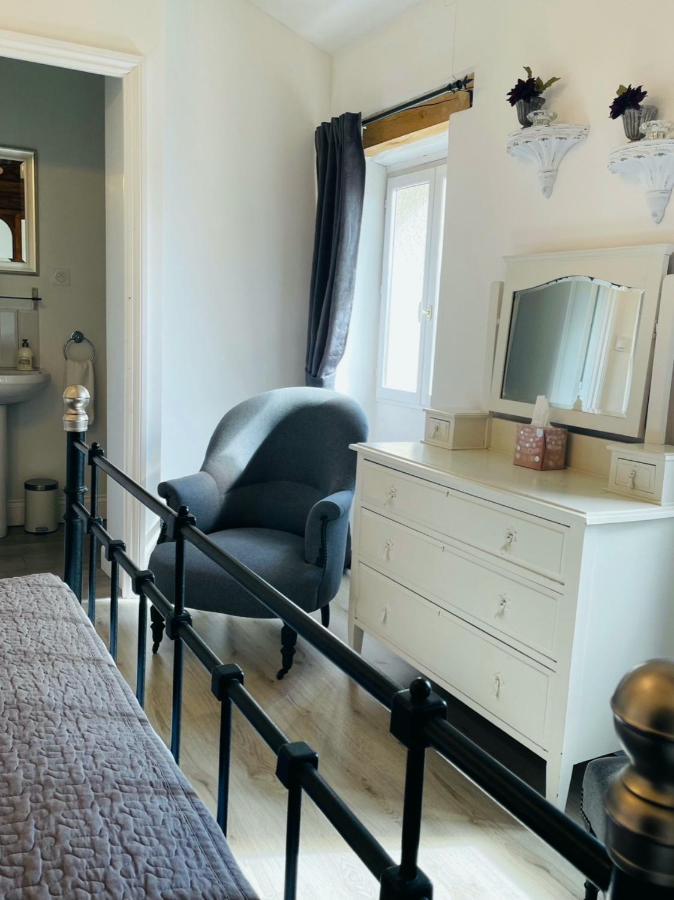 Maison Hirondelles Gites Mezieres-sur-Issoire Bagian luar foto